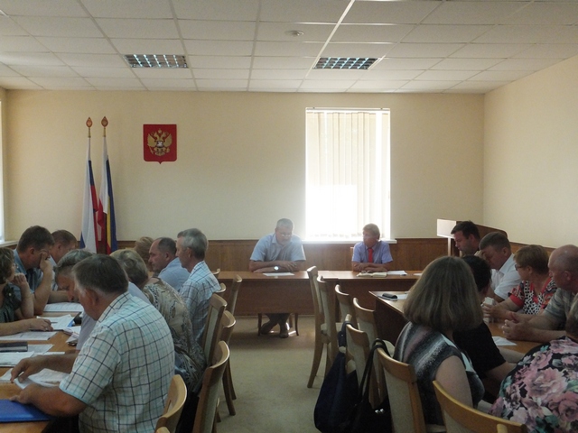 Круглый стол с представителями сельских поселений администраций, руководителями семи политических партий 18 июля 2016 года